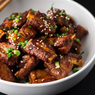  Jining-Style Braised Pork Ribs: Ein köstliches Fest für die Geschmacksknospen mit saftigem Fleisch und einer süß-säuerlichen Glasur!