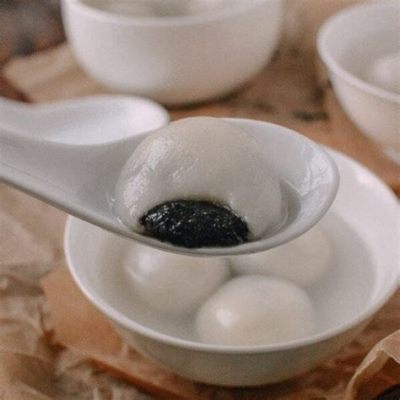  Ningbo Tangyuan: Eine süße Explosion von Sesame-Füllung trifft auf ein zartes Reiskuchenmeer!