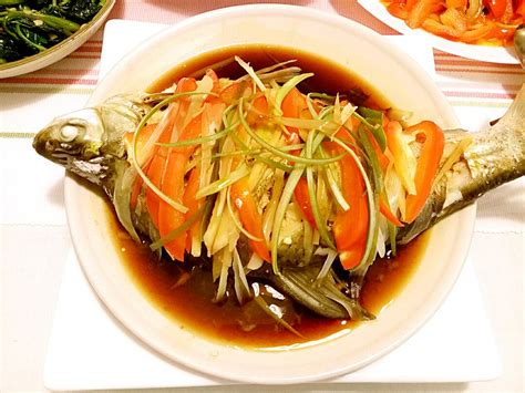  Wuchang Fischsuppe: Ein köstliches Fest für die Sinne, das mit seiner pikanten Brühe und den zarten Fischstückchen zum Schmelzen bringt!